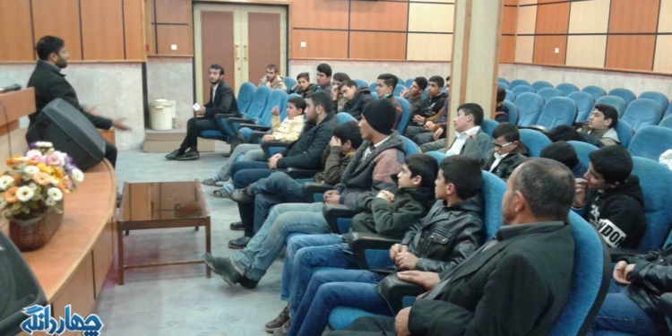 برگزاری نشست صمیمی جوانان و نوجوانان شهر کیاسر با فرمانده بسیج چهاردانگه
