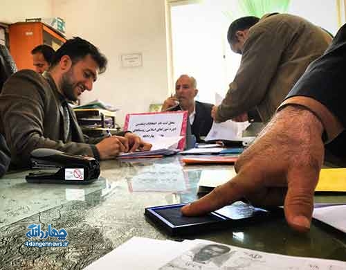 تصاویر: روز شلوغ بخشداری چهاردانگه در نام نویسی انتخابات شورای اسلامی روستا ( بخش اول )