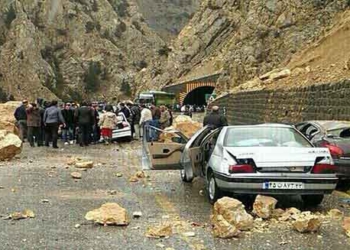 ریزش کوه در جاده هراز ۶ زخمی برجای گذاشت