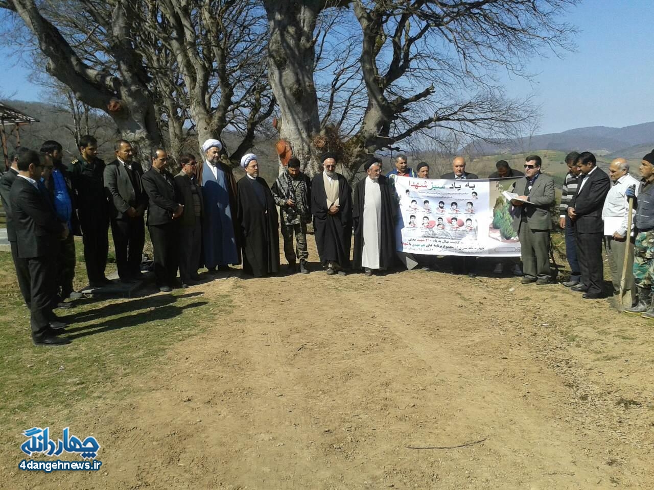 ۲۱۰ نهال به یاد شهدای بخش چهاردانگه در روستای خلرد کاشته شد