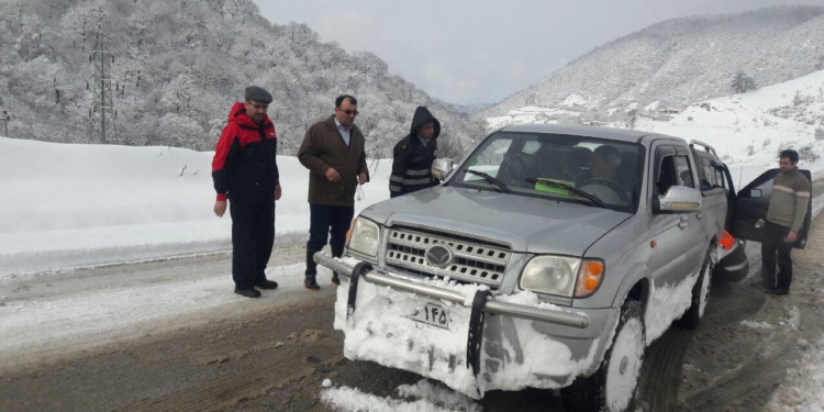 گزارش تصویری امداد رسانی هلال احمر در محور کیاسر