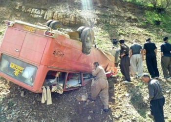 ۱۴ مصدوم در پی واژگونی مینی بوس در هزار جریب نکا