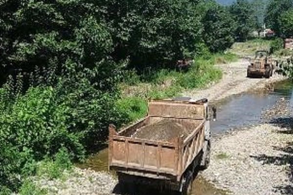 برداشت از کف رودخانه‌های مازندران در بلاتکلیفی