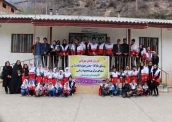 حضور کاروان یلدای مهربانی با همکارای هلال احمر استان مازندران و شهرستان ساری در دبستان  باباکلا چهاردانگه