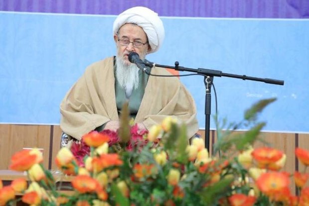 نزاع سیاسی کمک به برنامه های دشمن علیه نظام اسلامی است