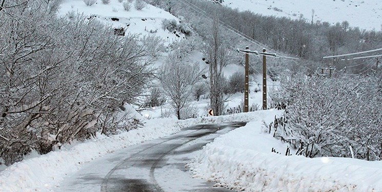 ارتفاع برف در منطقه چهاردانگه به یک متر رسید