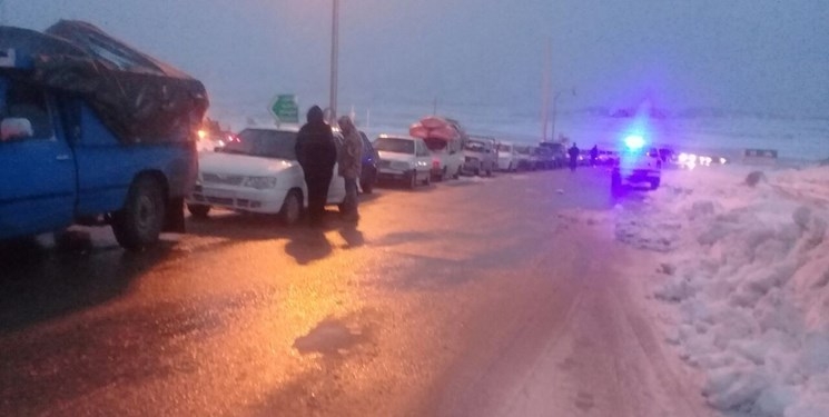 گرفتار شدن ۲۰۰ خودرو در کولاک گردنه فولادمحله به تلمادره