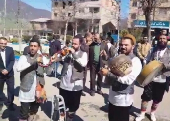 فیلم: برگزاری مراسم آیینی نوروز خوانی در شهر کیاسر