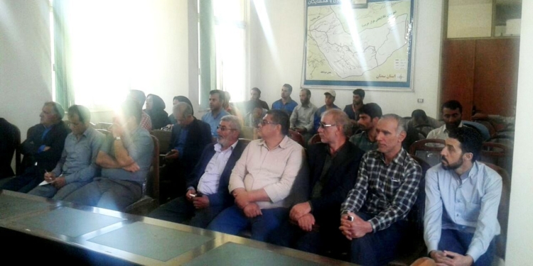 تجمع اعتراضی اهالی چهاردانگه به انتقال زباله و حضور در دفتر بخشدار