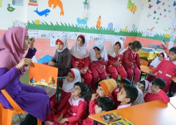 قصه گویی روابط اجتماعی را در کودکان تقویت می کند