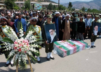 پیکر 2 شهید گمنام در پادگان ادیبی مرزن اباد به خاک سپرده شد