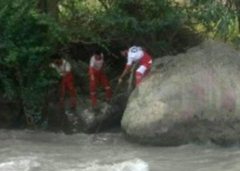زنی هنگام گرفتن سلفی در رودخانه چالوس غرق شد