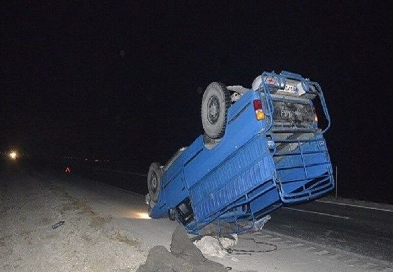 واژگونی نیسان در کمربندی نوشهر موجب مرگ راننده شد