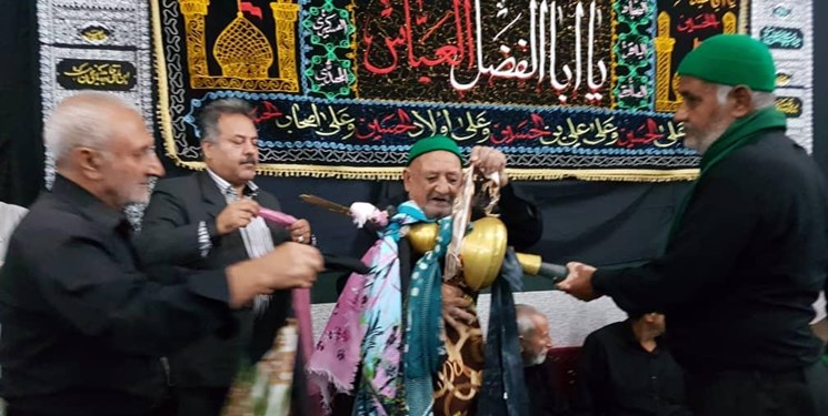 علم‌گردانی و رخت‌پوشی بر علم، ارادتی به سقای کربلا
