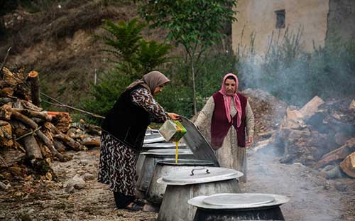 گزارشی از قاب دوربین از آیین سنتی «پلاخوار» در کیاسر