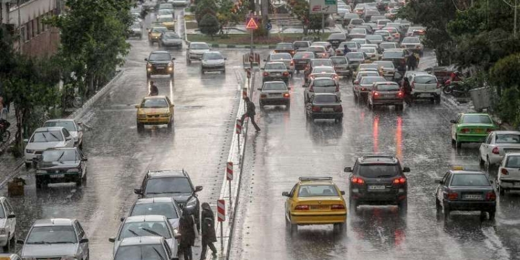 جاده‌های مازندران بارانی و لغزنده است