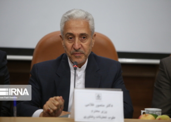 وزیر علوم: اساتید دانشگاه از انتقال مباحث ناامید کننده جلوگیری کنند