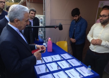 وزیر علوم نمایشگاه دستاوردهای پژوهشی دانشگاه مازندران را افتتاح کرد