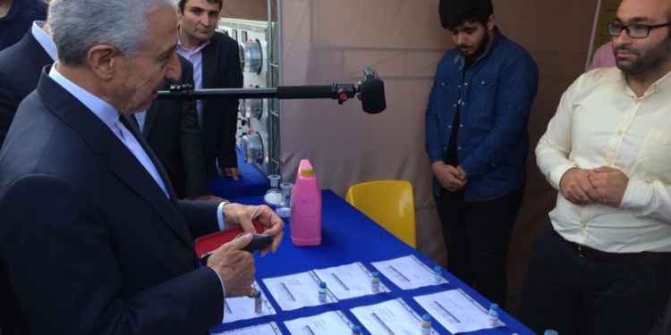 وزیر علوم نمایشگاه دستاوردهای پژوهشی دانشگاه مازندران را افتتاح کرد