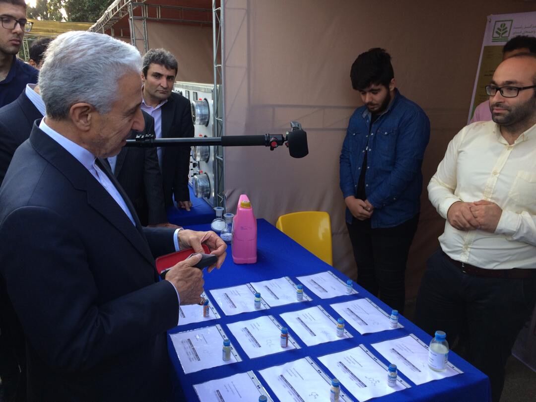 وزیر علوم نمایشگاه دستاوردهای پژوهشی دانشگاه مازندران را افتتاح کرد