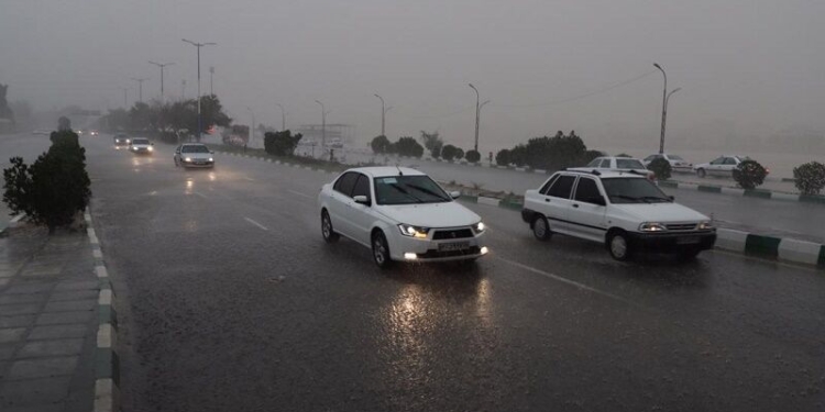 جاده‌های مازندران بارانی است رانندگان احتیاط کنند