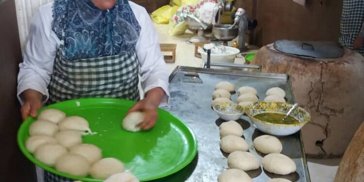 روایت زن کار آفرین روستایی که با تلاش اقتصاد خانواده را می‌چرخاند