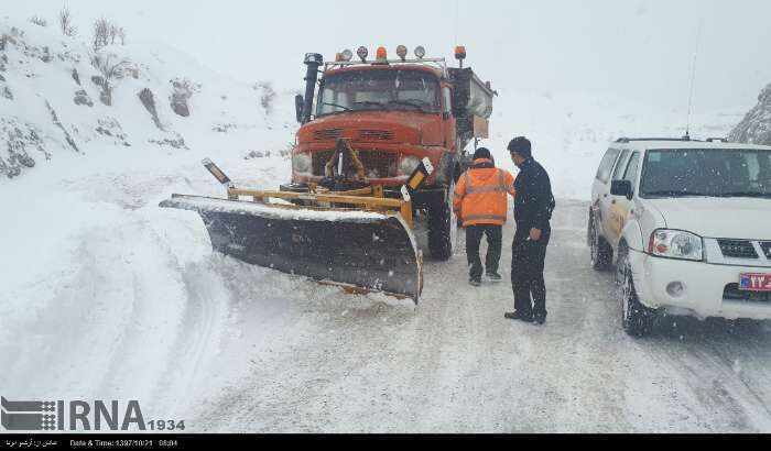 بارش برف تردد در جاده‌های مازندران را کند کرد