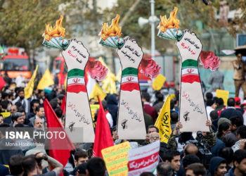  راهپیمایی 13 آبان آغاز شد