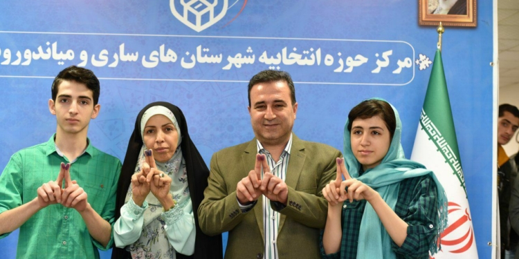دکتر عالیه زمانی کیاسری در یازدهمین دوره انتخابات مجلس شورای اسلامی ثبت نام کرد+ تصاویر