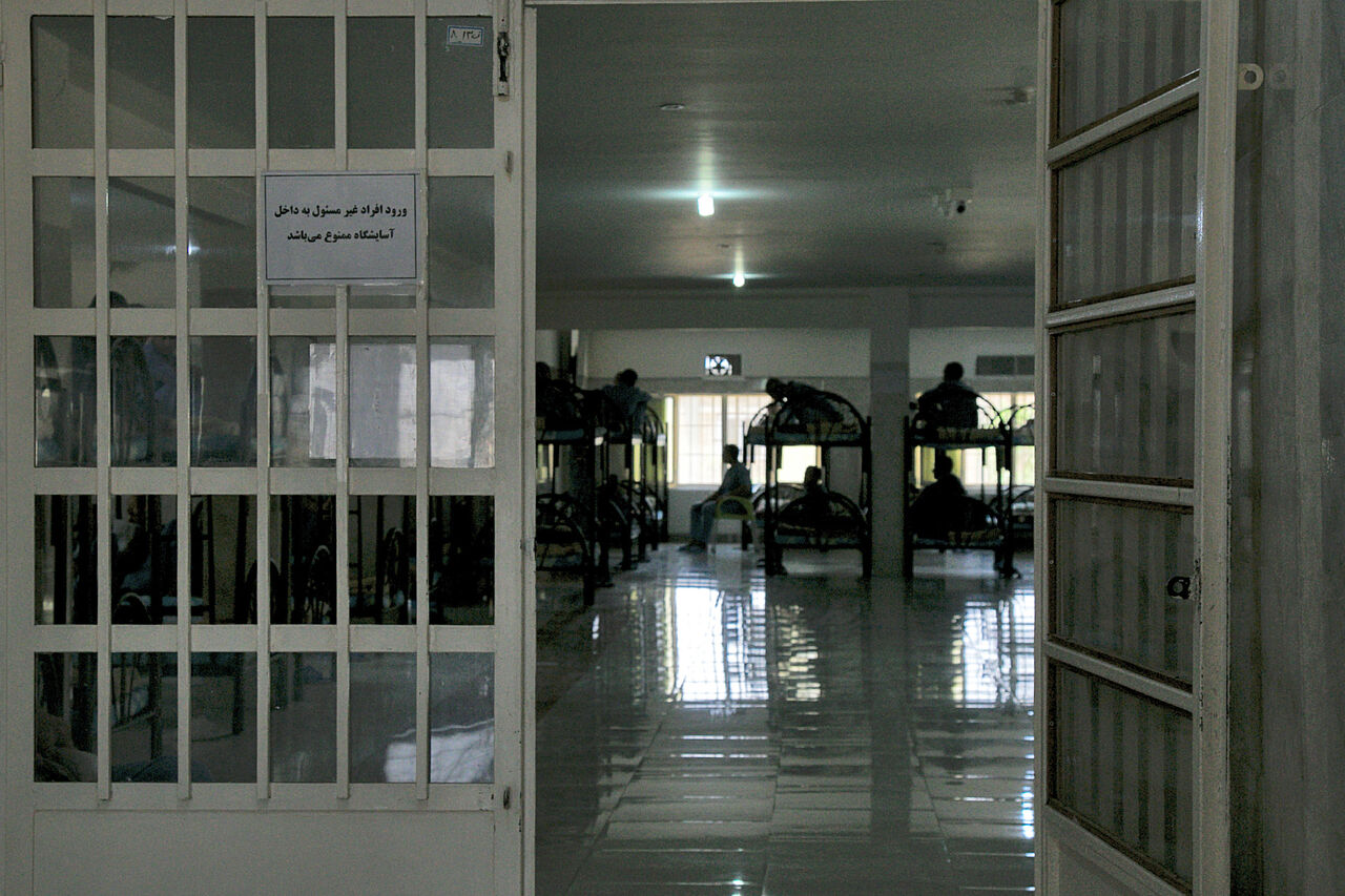 معاون سازمان زندان ها: افزایش تعداد زندانی نگران کننده است