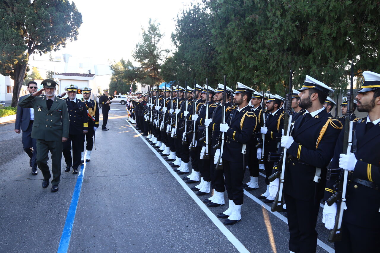 وزیر دفاع و پشتیبانی نیروی های مسلح در دانشگاه علوم دریایی نوشهر