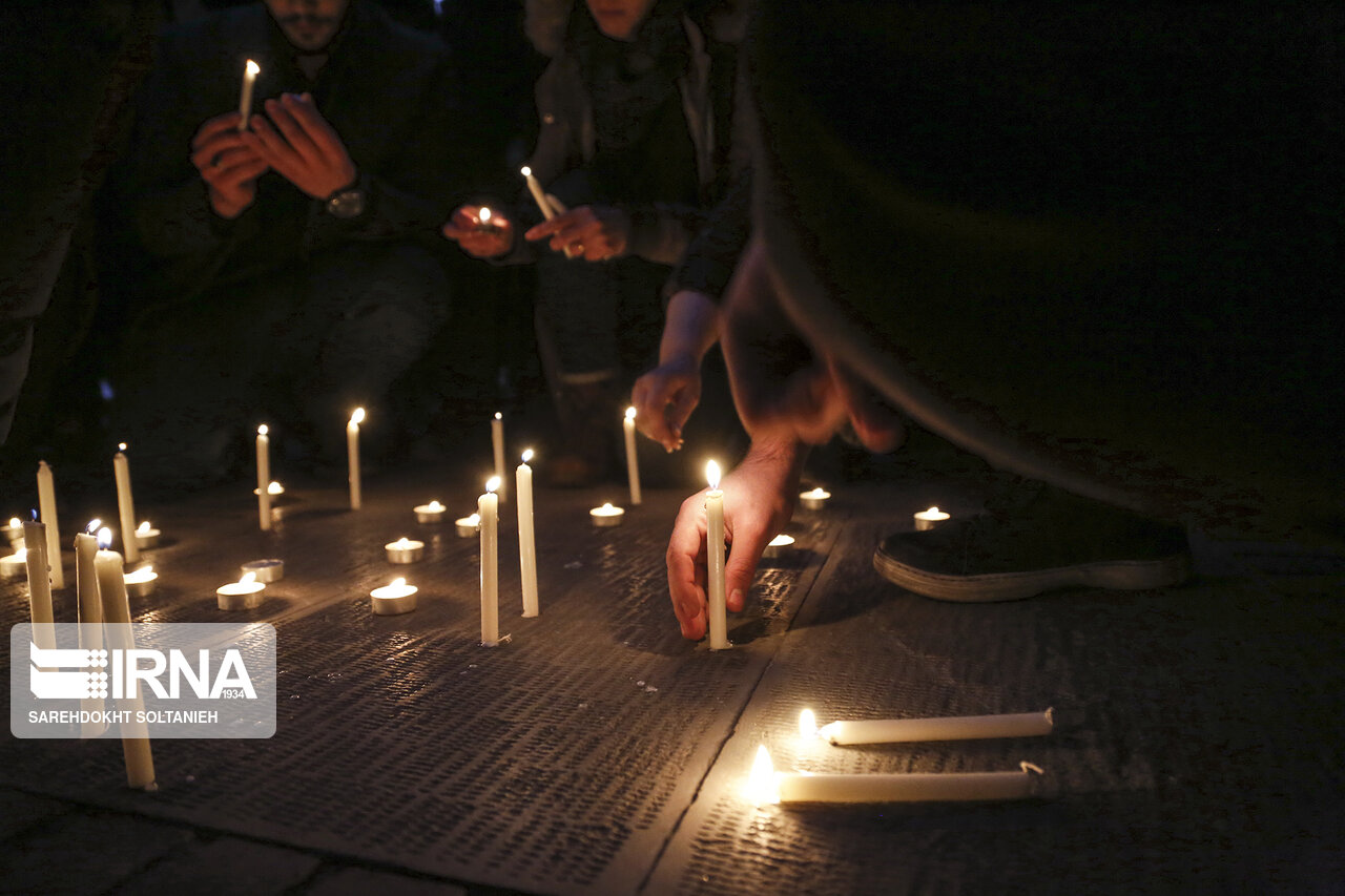 دانشجویان مازندران در سوگ جان‌باختگان سانحه هوایی شمع روشن کردند