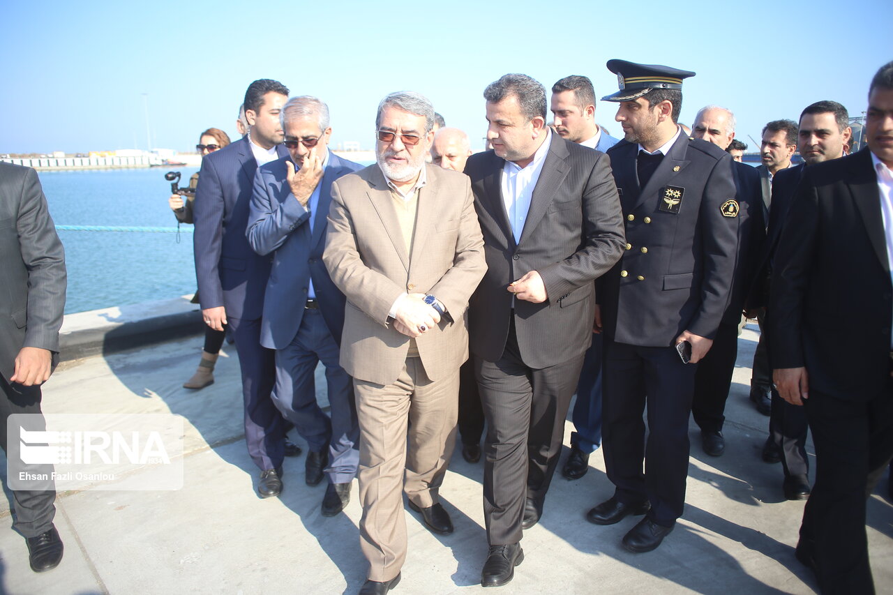 وزیر کشور از بندر امیرآباد مازندران بازدید کرد