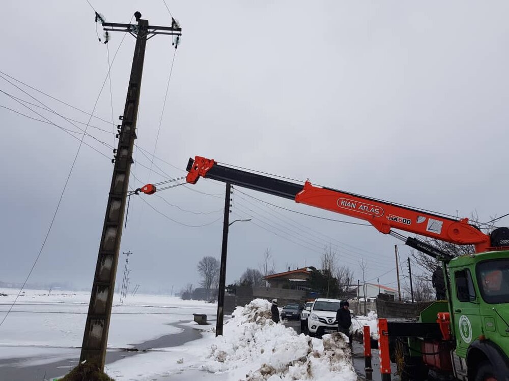 اعزام اکیپ عملیاتی دیگر از توزیع برق مازندران به مناطق برف زده گیلان