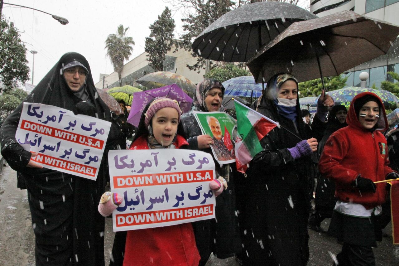 خروش انقلابی مردم چالوس در راهپیمایی ۲۲ بهمن