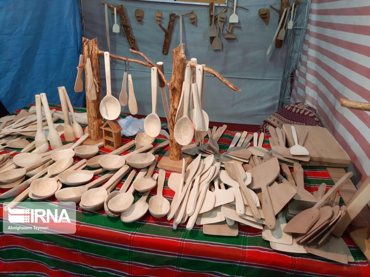 ضرورت برپایی بازارچه‌های دائمی صنایع دستی در مازندران