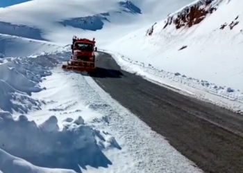 محورهای هراز و کیاسر برفی است