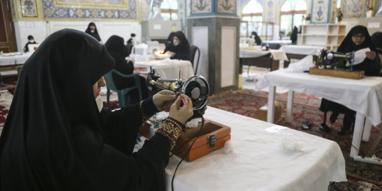 ۴۰ کارگاه تولید ماسک در فریدونکنار راه اندازی شد - خبرگزاری مهر | اخبار ایران و جهان