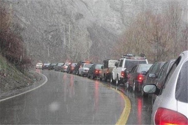 غافلگیری مسافران/ ترافیک و بارندگی در جاده‌های شمال به تهران