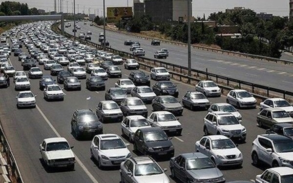 ترافیک سنگین آزادراه کرج-تهران/ بارندگی در جاده‌های تهران و البرز