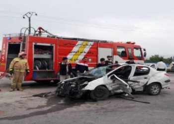 امدادرسانی آتش نشانان به حادثه تصادف در جاده کیاسر