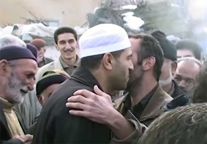 فیلم: به یاد آغوش ها و بوسه هایی که در ایام کرونا از آن محرومیم!