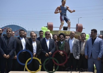 رونمایی از تندیس پهلوان حسین توکلی در محمودآباد