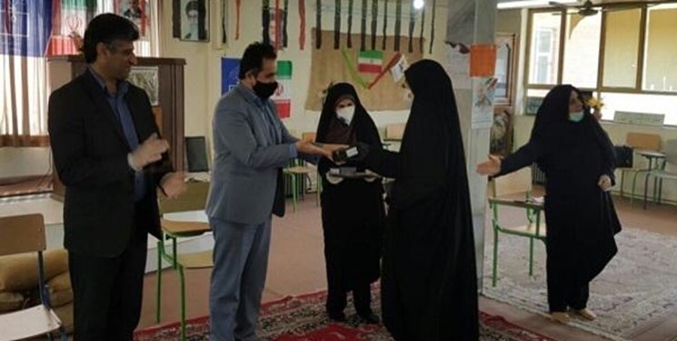 معلمی که روی کار خیر را سفید کرد/ نخل؛ رویایی که رنگ واقعیت گرفت