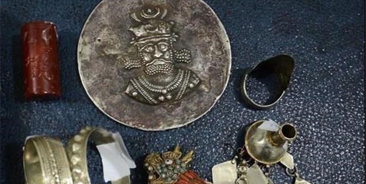 کشف 376 قطعه شی عتیقه با قدمت فرهنگی و تاریخی در ساری