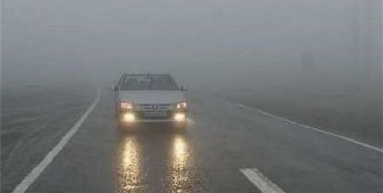 لغزندگی و کاهش دید در محورهای مازندران/ آغاز محدودیت‌های ترافیکی در محورهای شمال