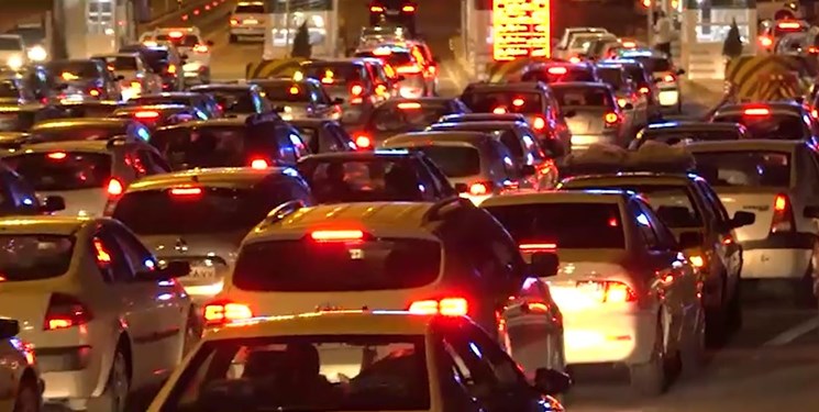 حجم بالای ترافیک منجر به بسته شدن جاده مرزن‌آباد شد+ فیلم