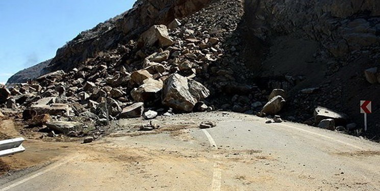 هشدار ریزش سنگ در محورهای کوهستانی مازندران
