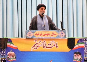 نوشتن تمام مشکلات پای دشمن دردی را دوا نمی‌کند/ تجلیل از برترین‌های کنکور در نمازجمعه