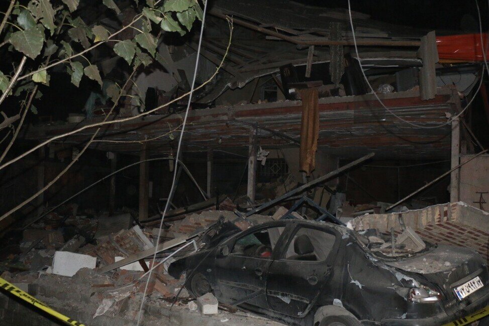 تخریب یک واحد مسکونی دو طبقه براثر آتش سوزی در قائمشهر